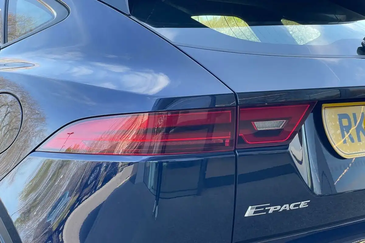 2023-jaguar-e-pace-15-p300e-r-dynamic-se-big-58