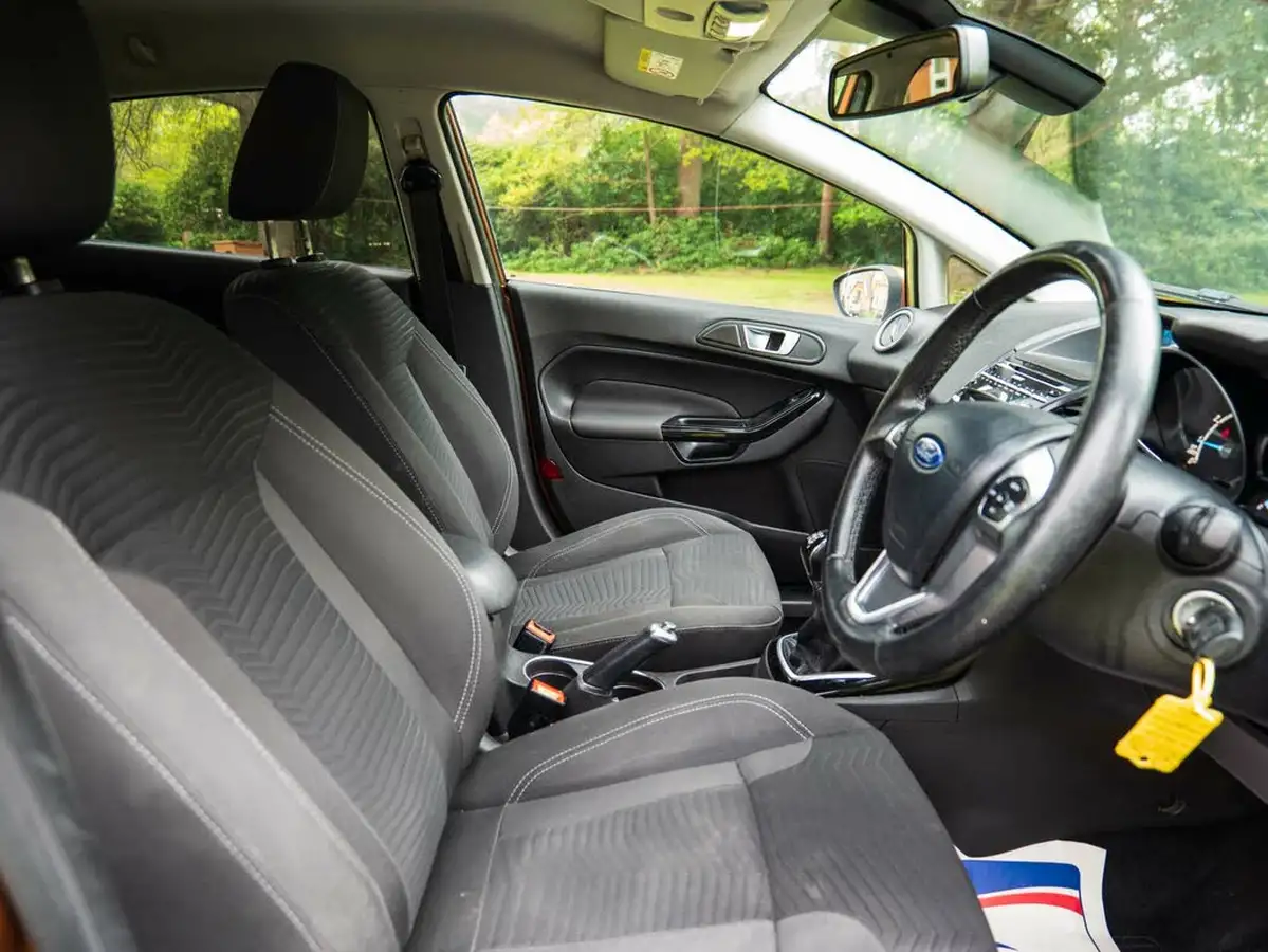 2014-ford-fiesta-10-titanium-80ps-ss-5d-big-9