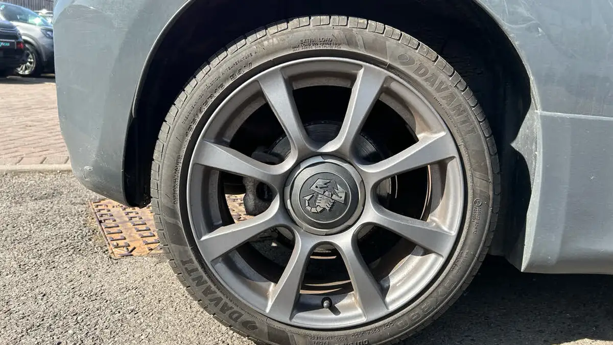 2019-abarth-595-14-tjet-big-15