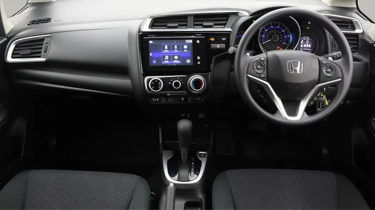 2020-honda-jazz-13-i-vtec-se-cvt-big-12