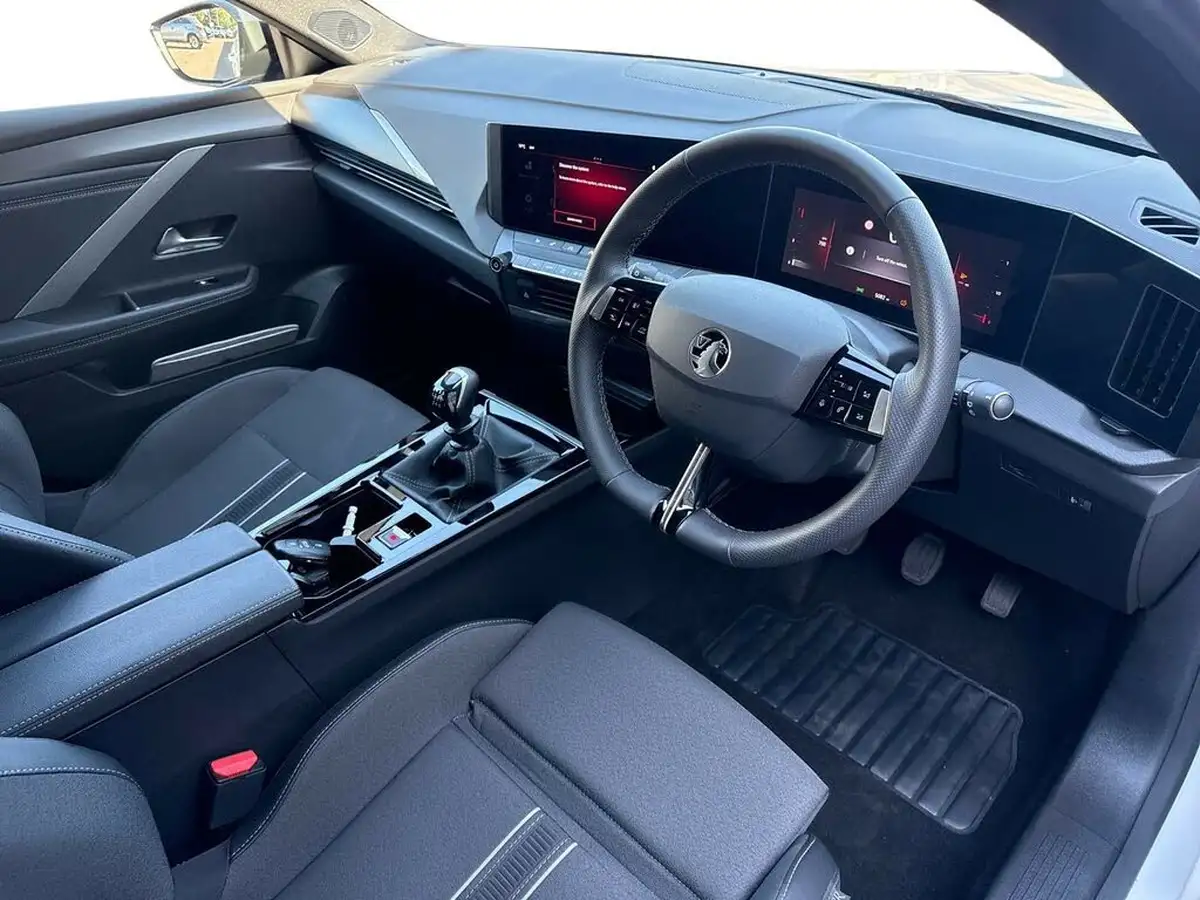2024-vauxhall-astra-12-turbo-gs-130ps-hatchback-big-14