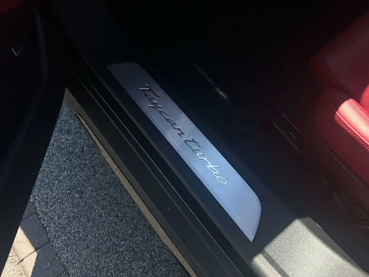 2023-porsche-taycan-e-turbo-big-60