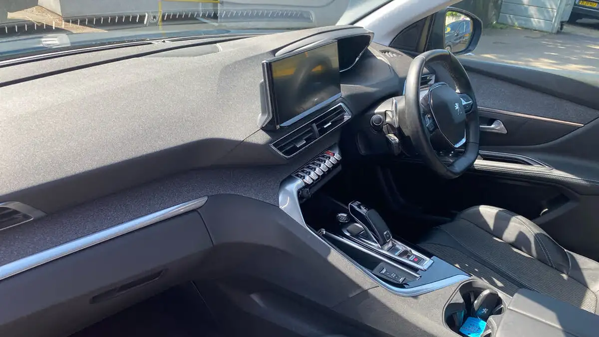 2022-peugeot-5008-suv-15-bluehdi-allure-premium-eat8-big-11