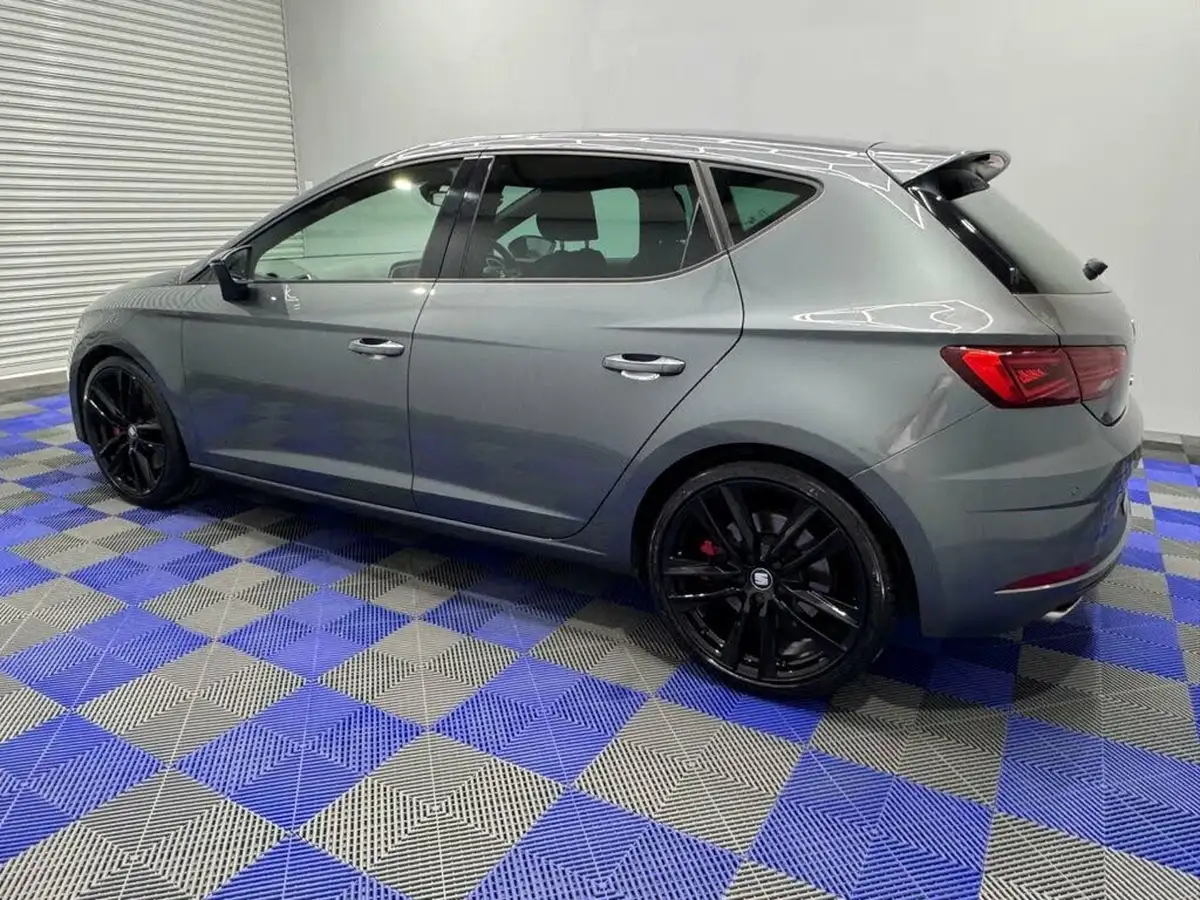 2017-seat-leon-20-tsi-cupra-300-hatchback-5d-big-8