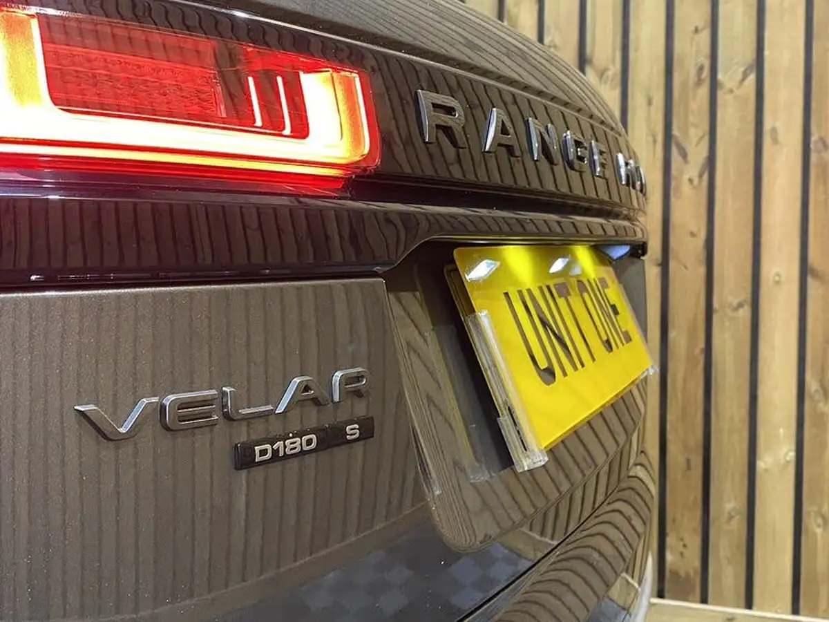 2019-land-rover-range-rover-velar-20-d180-r-dynamic-s-big-14