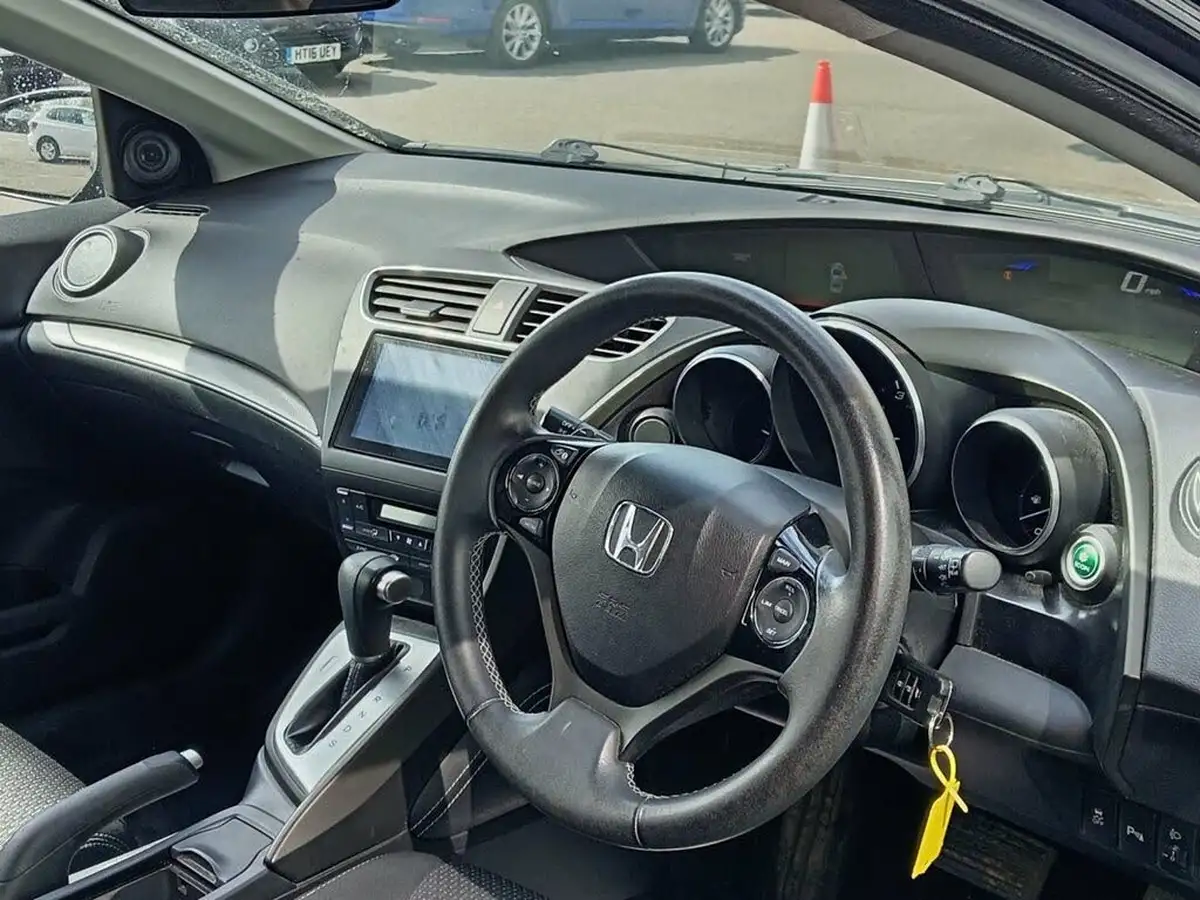 2016-honda-civic-18-i-vtec-se-plus-navi-hatchback-auto-big-3