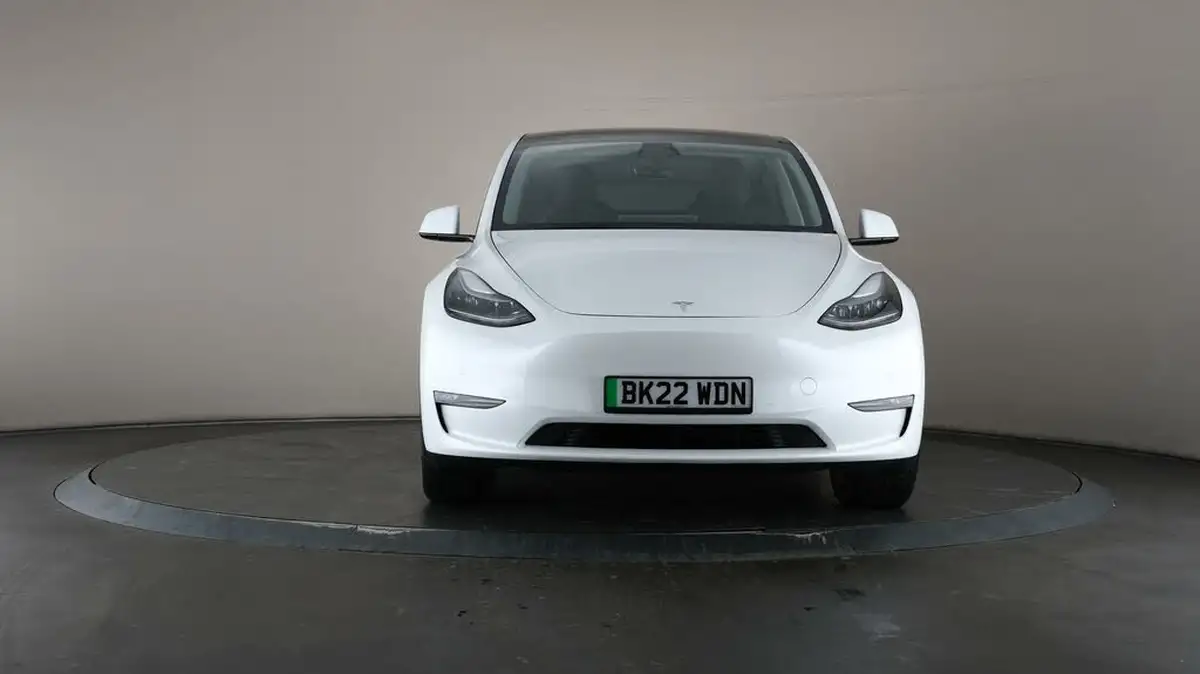 2022-tesla-model-y-e-long-range-big-40
