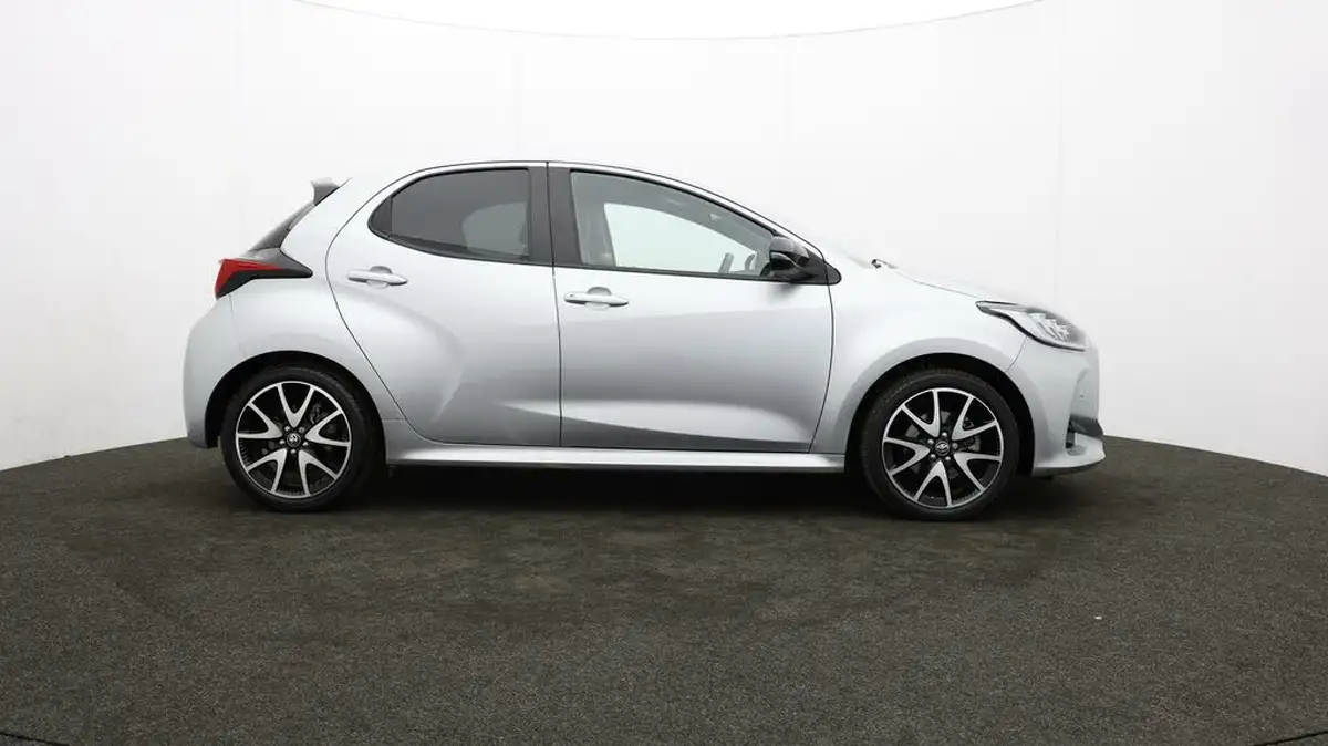 2022-toyota-yaris-15-vvt-i-dynamic-big-31