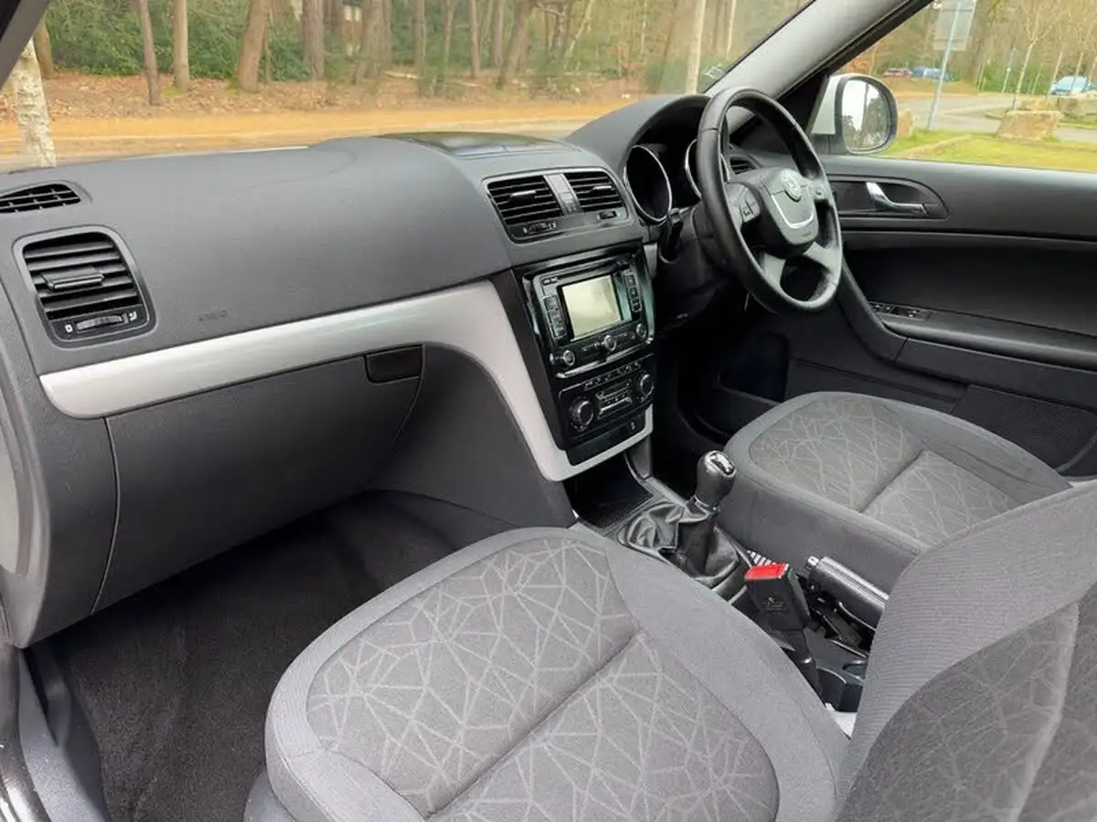 2013-skoda-yeti-20td-se-plus-140bhp-4x4-big-17