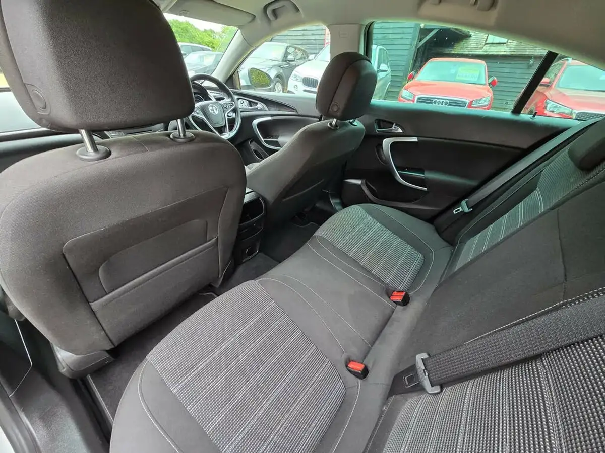 2015-vauxhall-insignia-18-sri-big-20