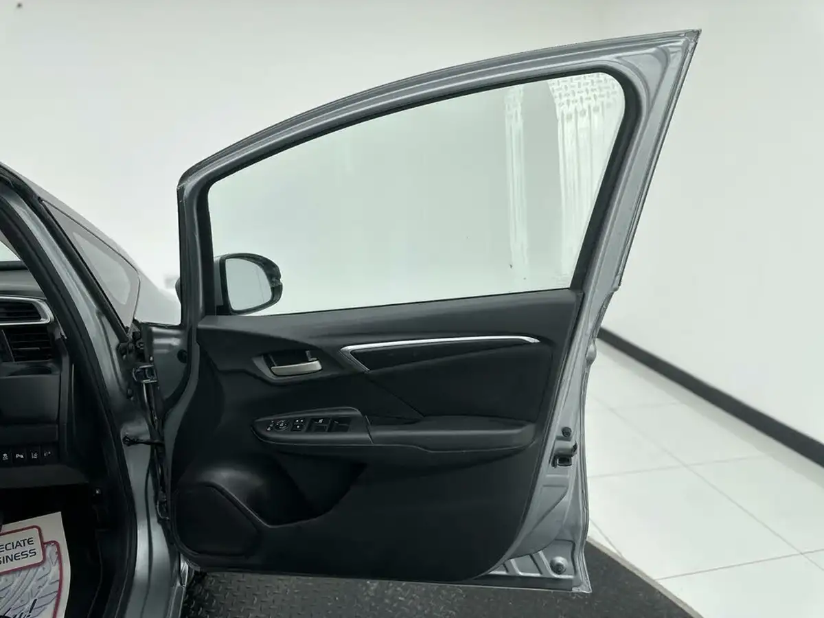 2015-honda-jazz-13-i-vtec-se-cvt-big-14
