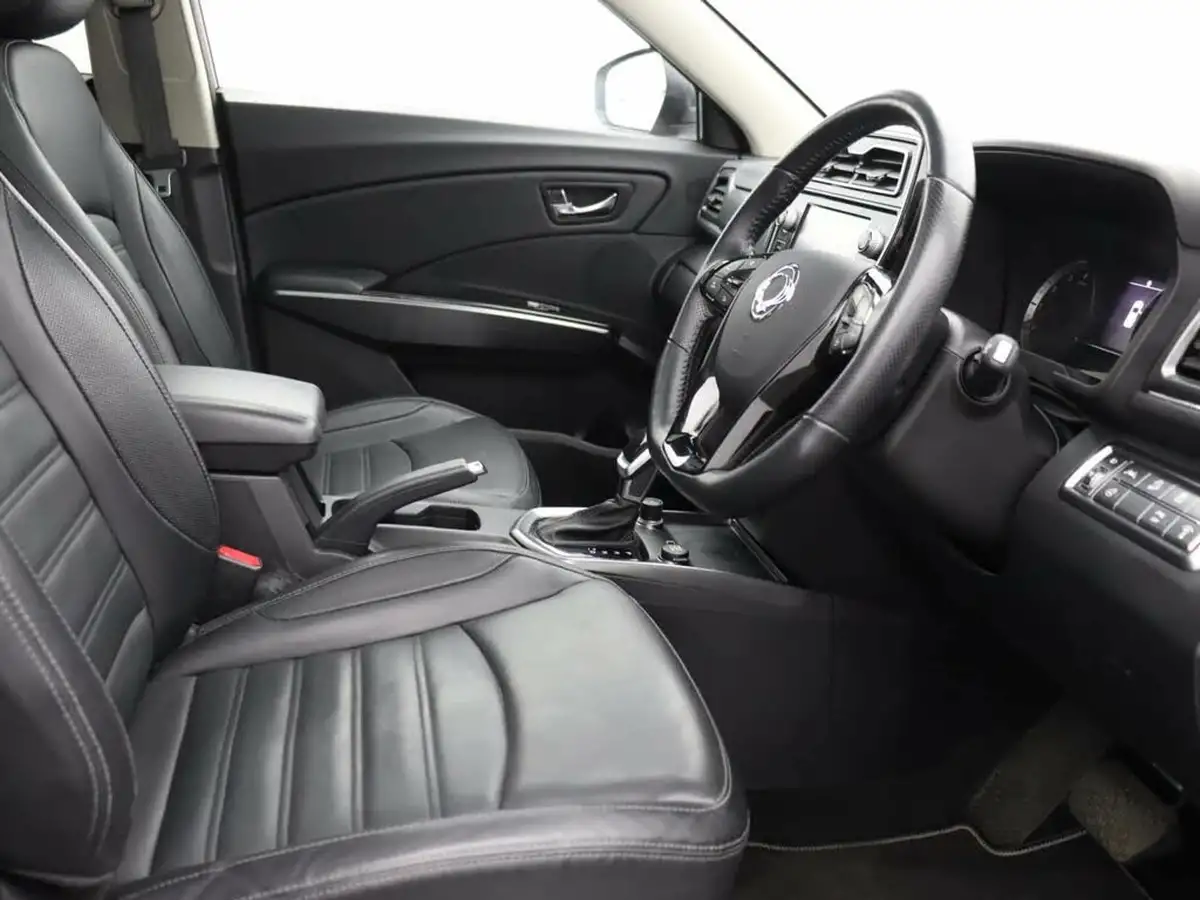 2022-kgm-ssangyong-tivoli-15-ultimate-auto-big-19