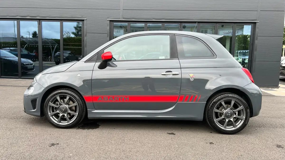 2021-abarth-595-14-tjet-big-5