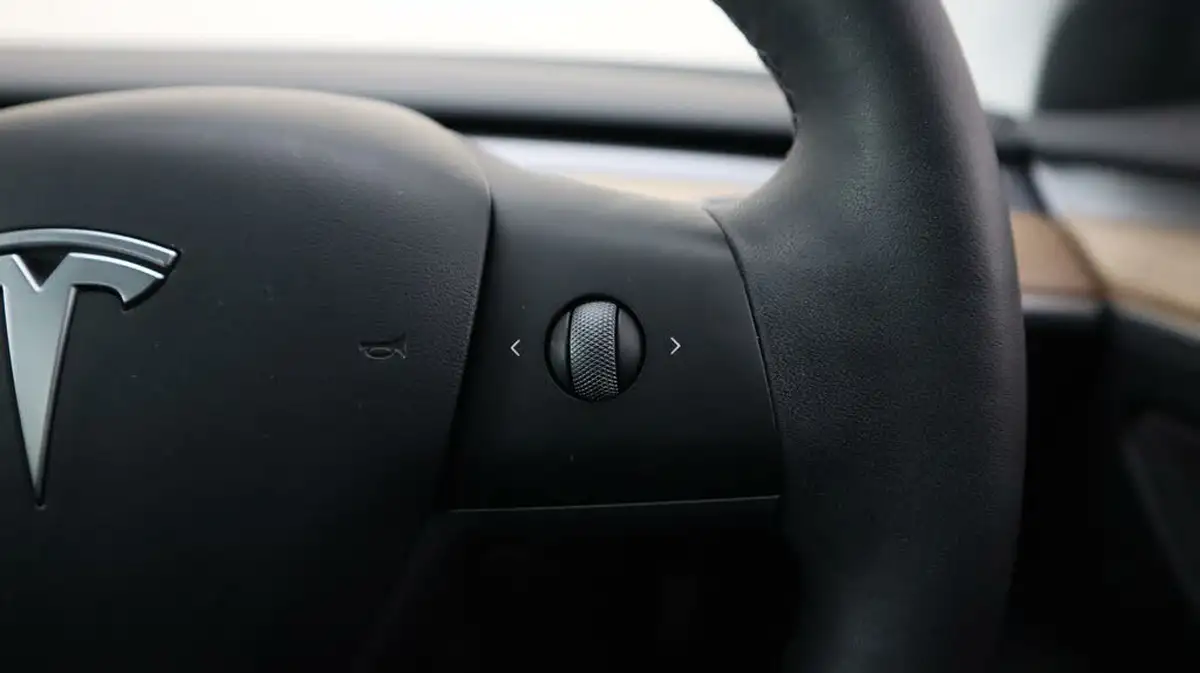 2021-tesla-model-3-e-long-range-awd-big-23