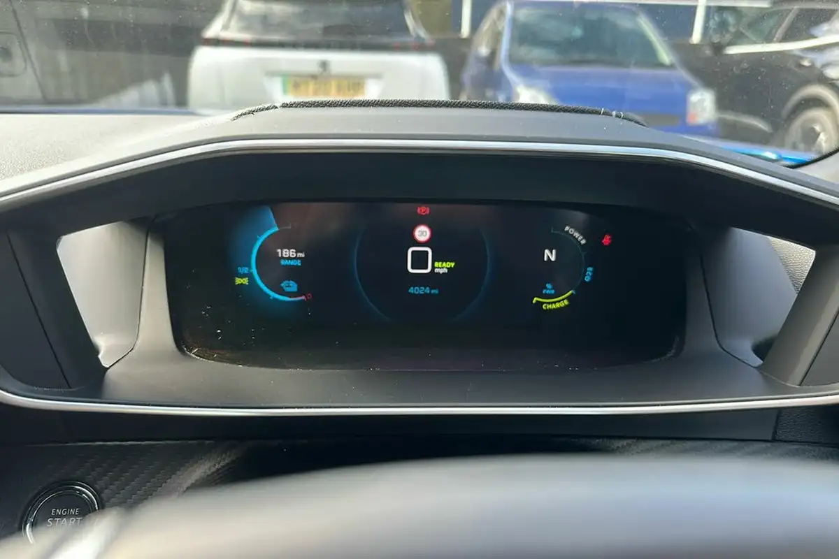2021-peugeot-2008-suv-e-gt-big-18
