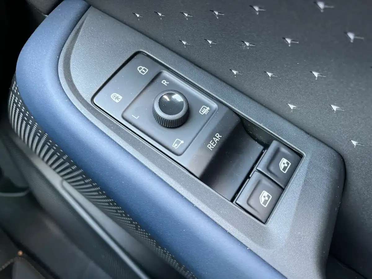 2025-cupra-tavascan-e-vz1-big-32