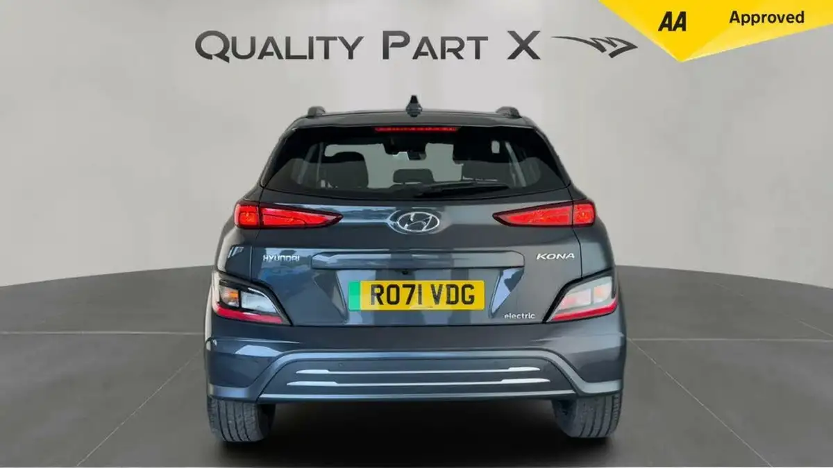 2022-hyundai-kona-e-se-connect-big-3