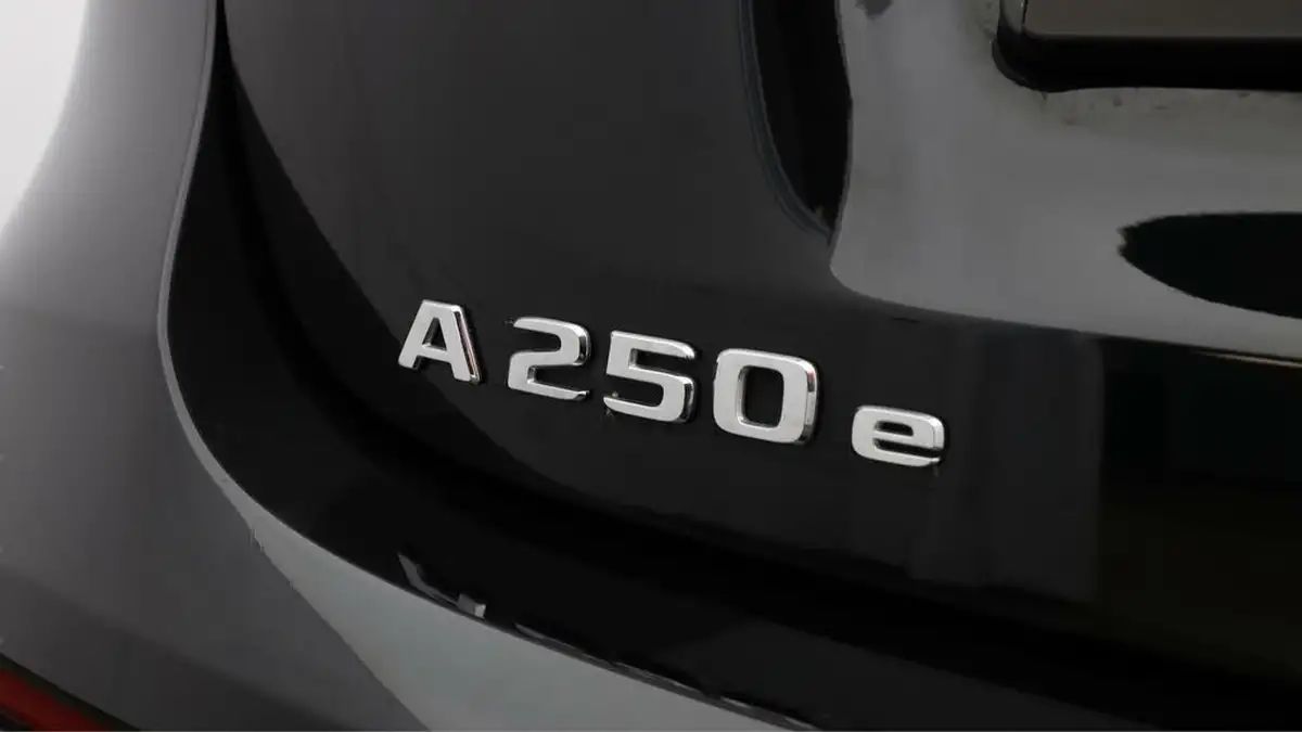 2021-mercedes-benz-a-class-13-a250e-amg-line-hatchback-5d-big-19