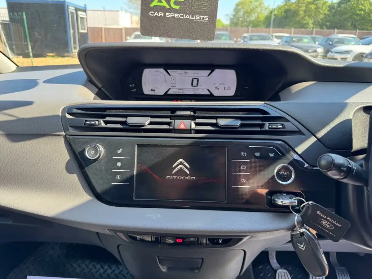 2015-citroen-grand-c4-picasso-16e-hdi-vtr-115ps-big-43