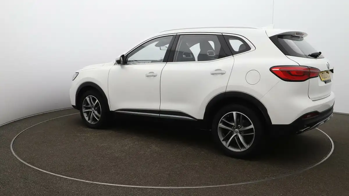 2022-mg-hs-15t-gdi-exclusive-162ps-big-37
