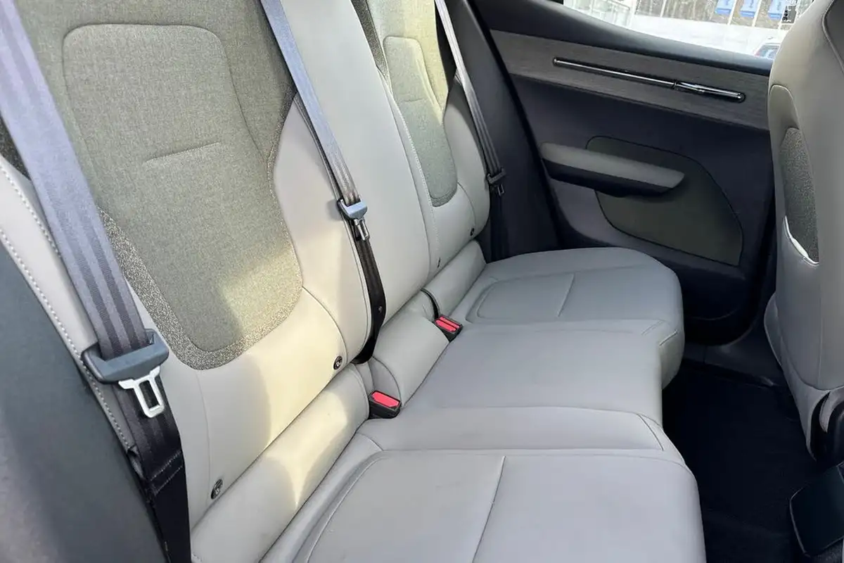 2024-volvo-ex30-e-single-motor-plus-extended-range-big-39
