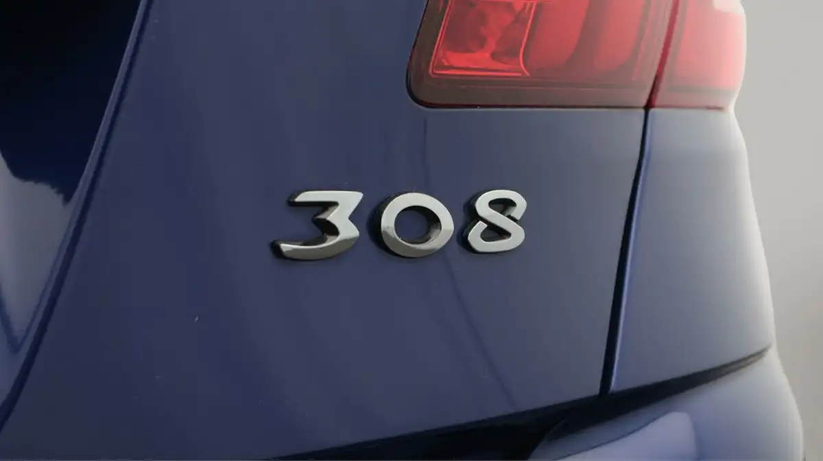 2018-peugeot-308-15-bluehdi-allure-15-bluehdi-big-22