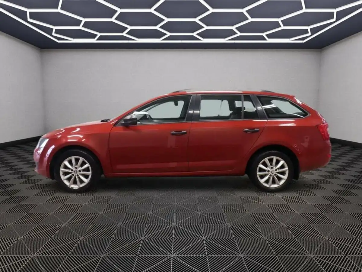 2014-skoda-octavia-16tdi-s-estate-big-5
