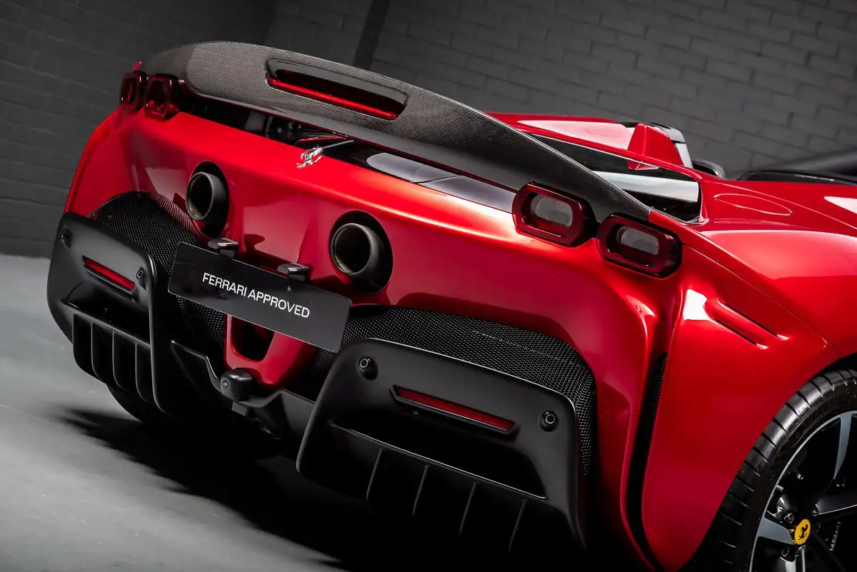 2023-ferrari-sf90-40t-v8-f1-dct-ss-4wd-big-27