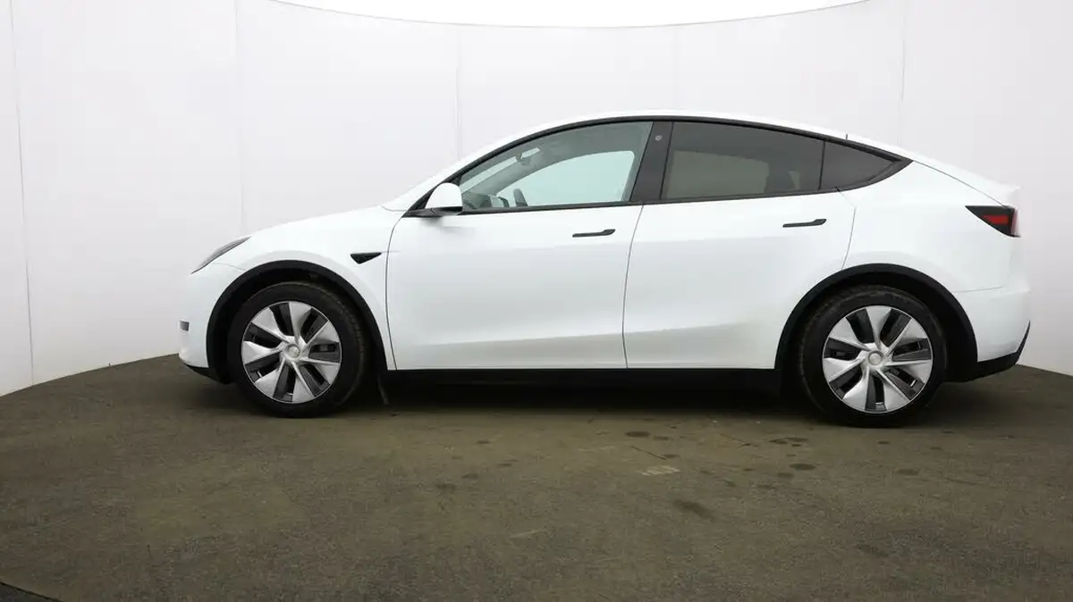 2023-tesla-model-y-e-rwd-big-66