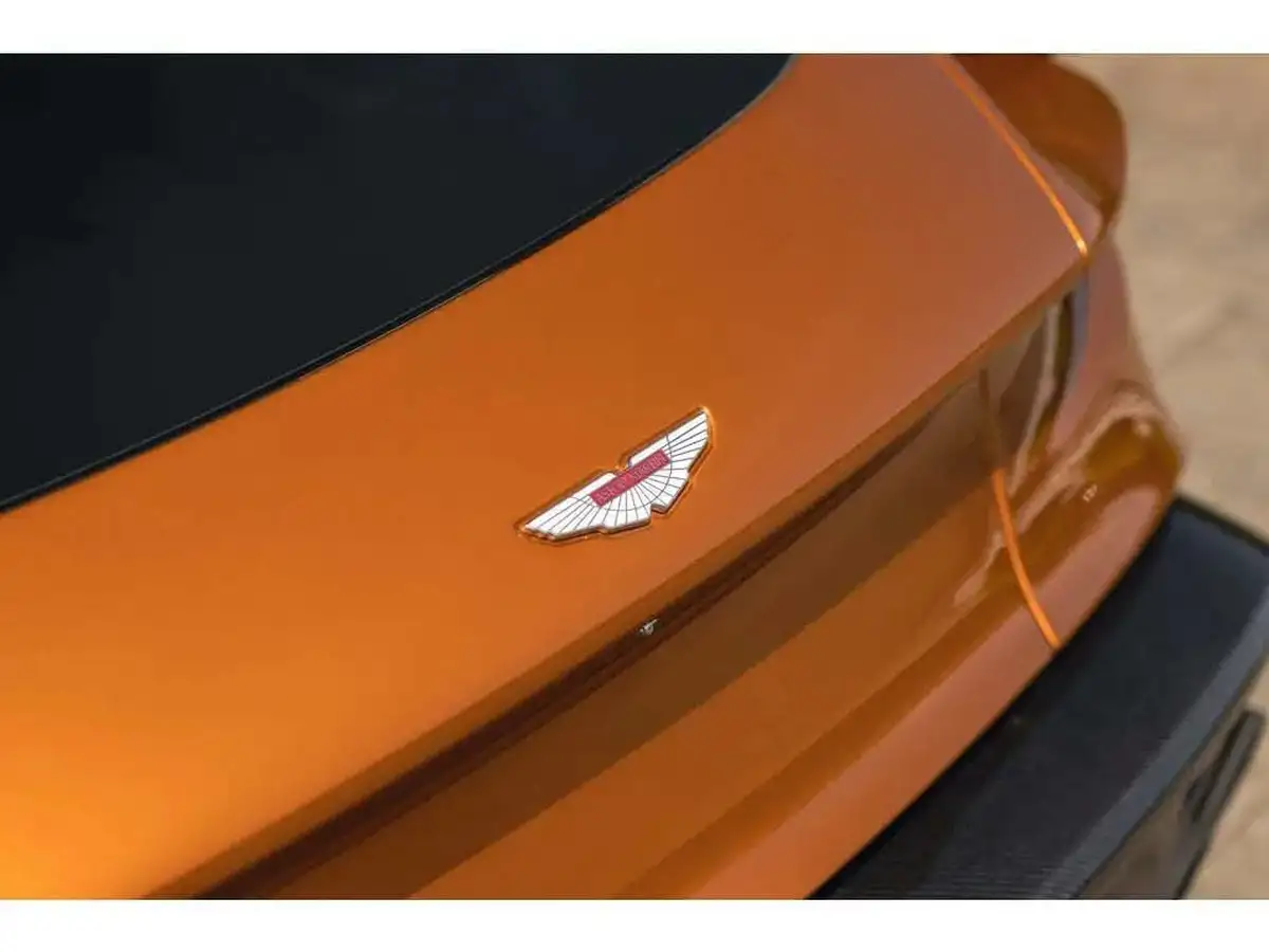 2019-aston-martin-vanquish-59-zagato-big-7