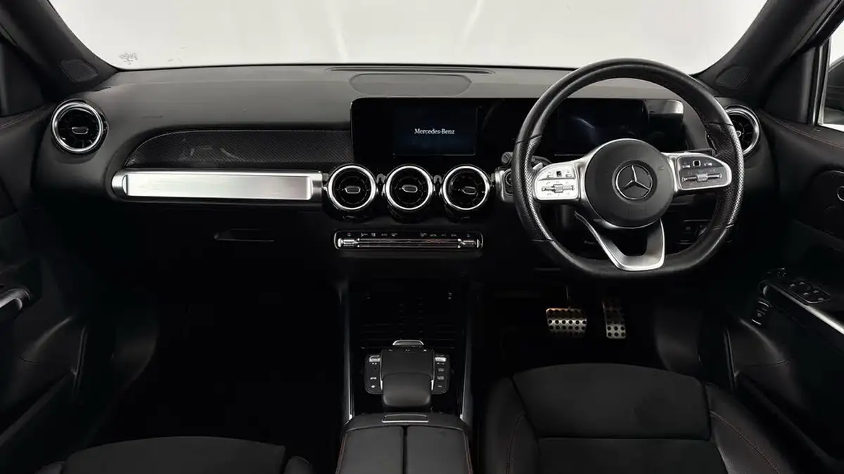 2021-mercedes-benz-glb-class-13-glb200-amg-line-8g-tronic-big-10