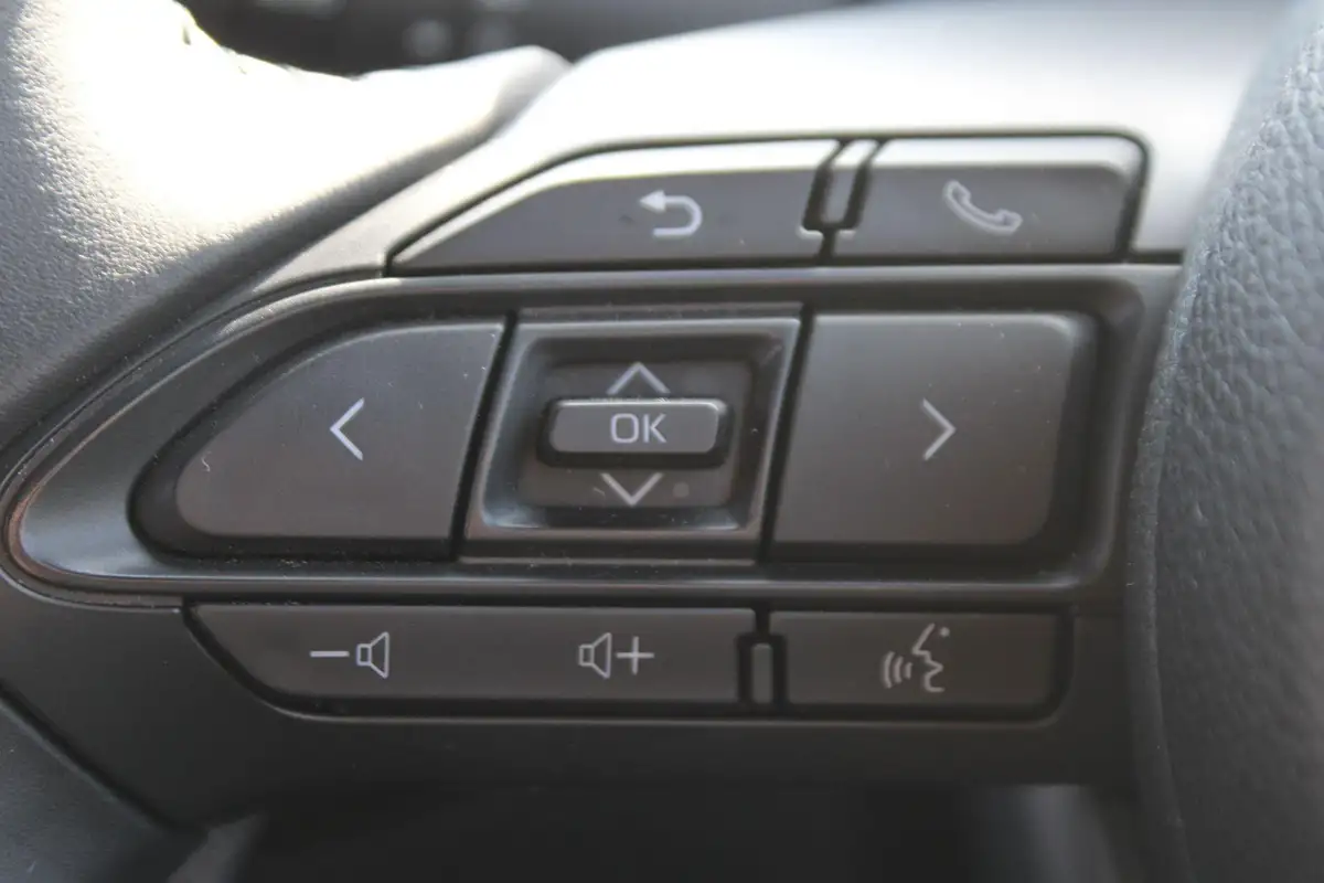 2023-toyota-aygo-x-10-vvt-i-edge-cvt-big-31
