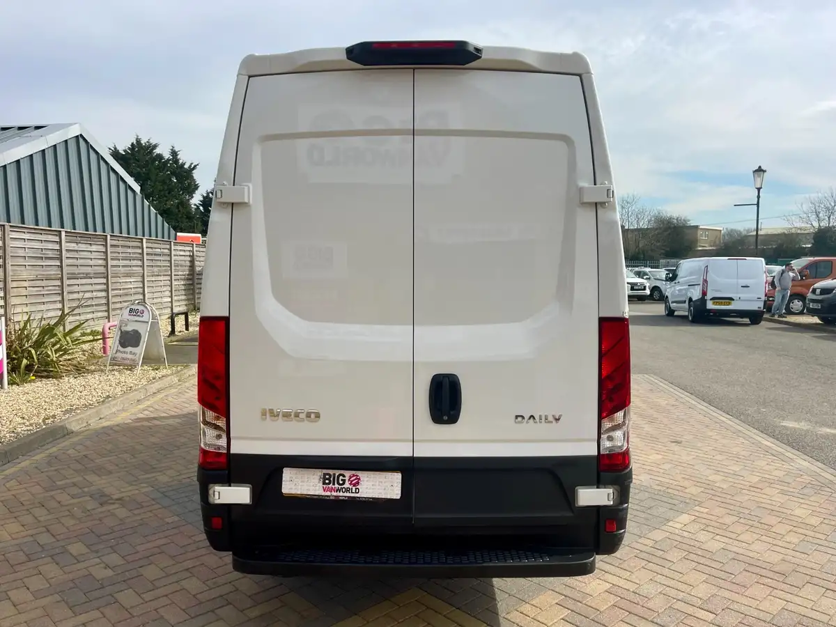 2022-iveco-daily-s-class-23td-35s14v-business-3520mm-h2-136pseu6dt-big-5
