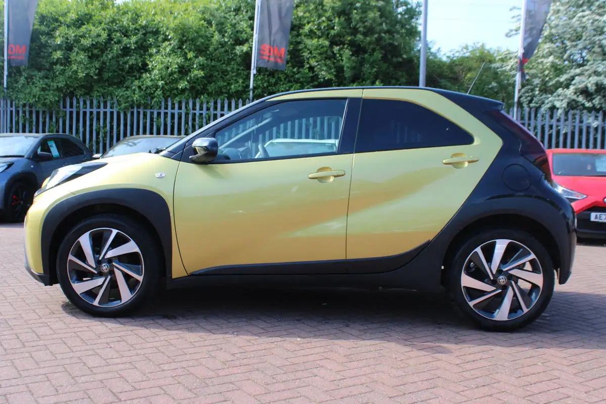 2023-toyota-aygo-x-10-vvt-i-edge-cvt-big-7