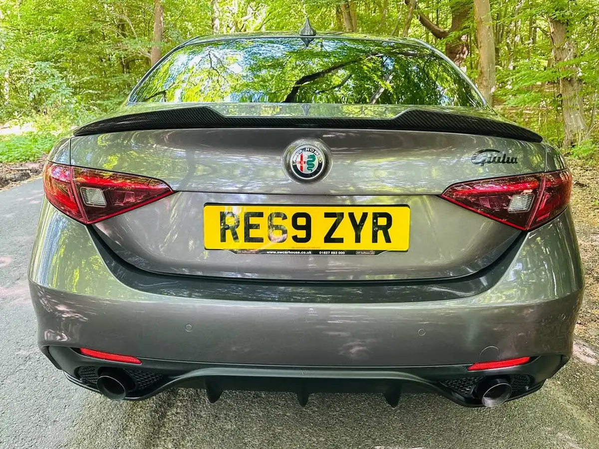 2019-alfa-romeo-giulia-20-veloce-big-41