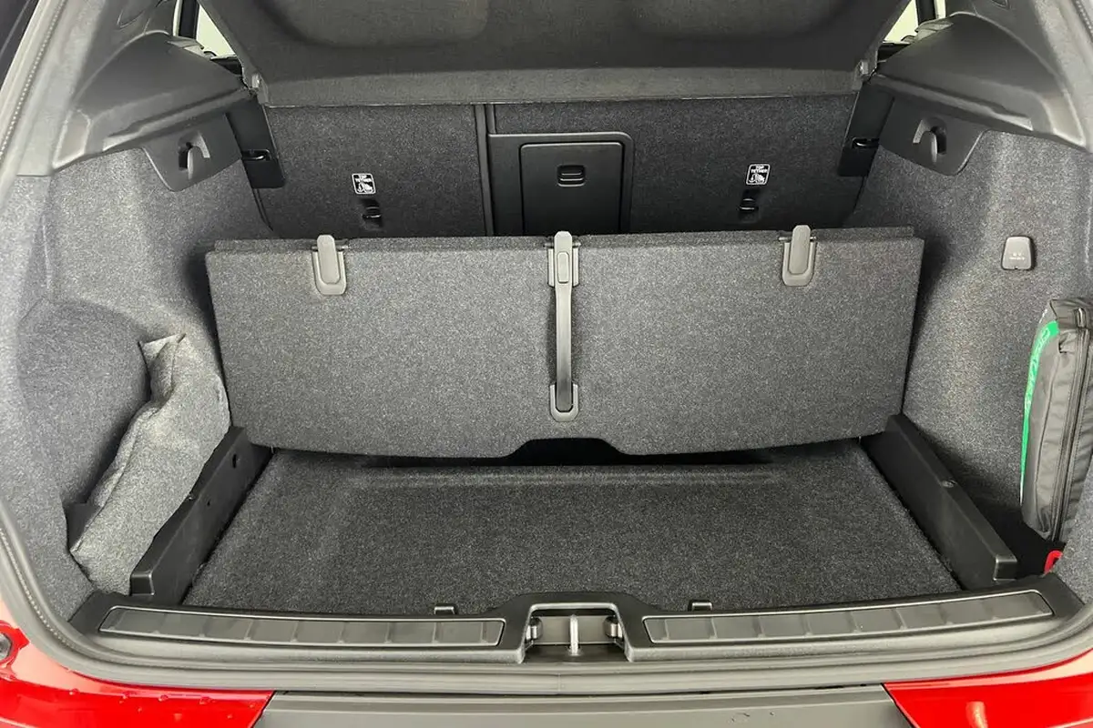 2024-volvo-xc40-20-b3-plus-big-38