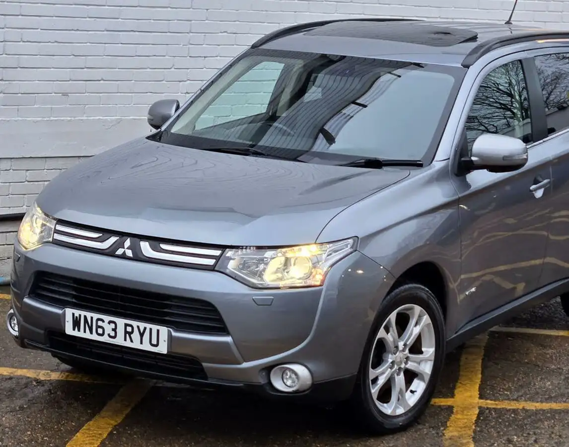 2013-mitsubishi-outlander-22di-d-gx4-big-25