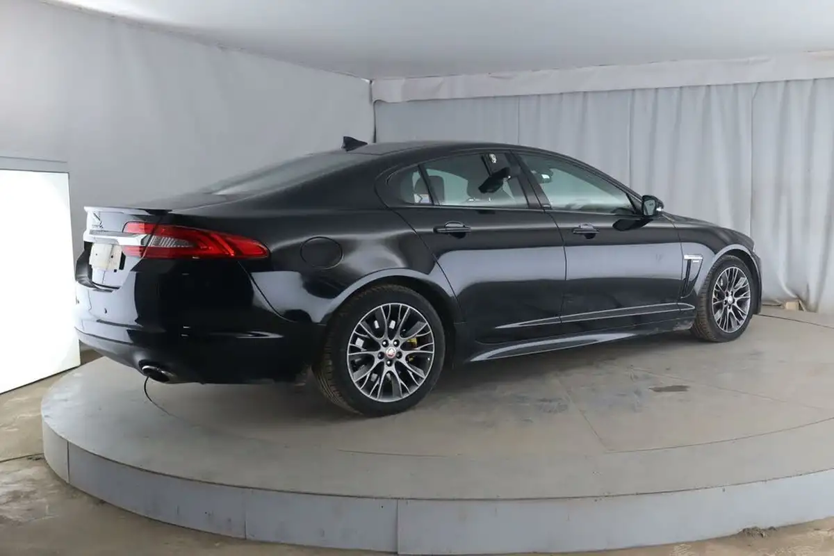 2014-jaguar-xf-22td-r-sport-200ps-saloon-4d-big-5