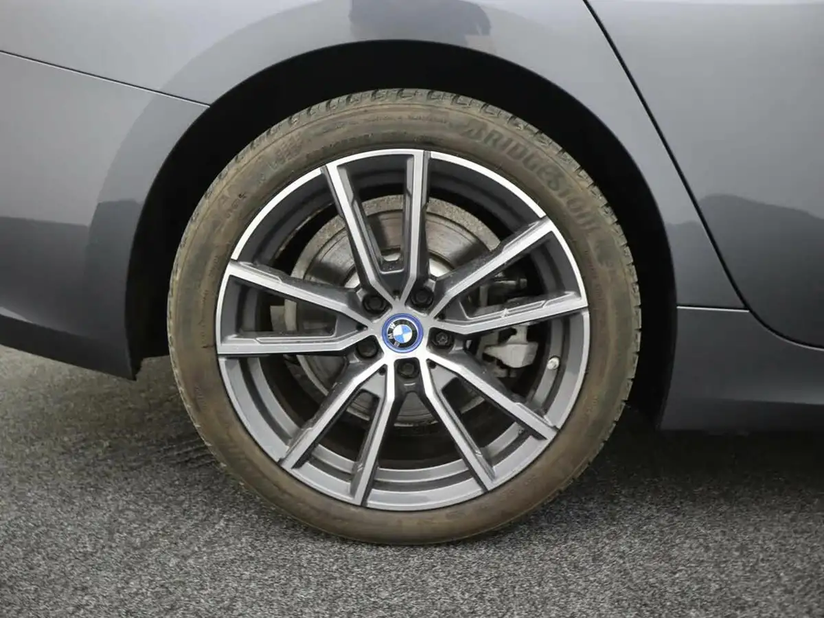 2022-bmw-3-series-20-330e-sport-pro-saloon-4d-big-5