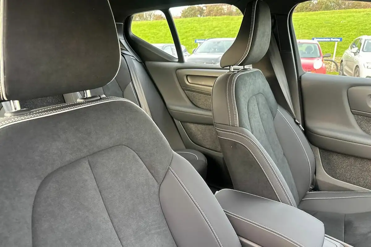 2024-volvo-xc40-20-b3-plus-big-30