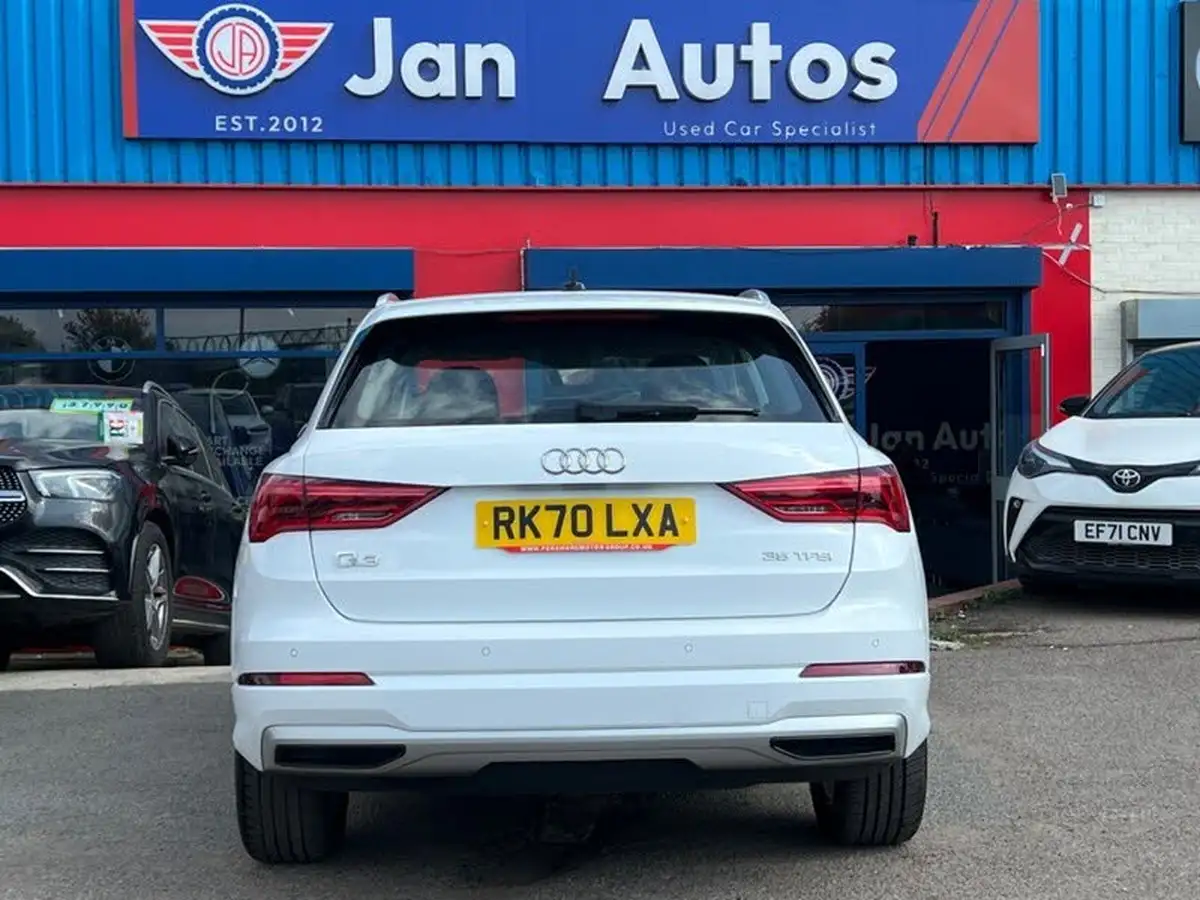 2020-audi-q3-15-35-tfsi-sport-cod-station-wagon-1498cc-big-3