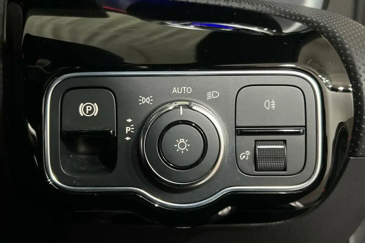 2020-mercedes-benz-cla-13-cla-250e-amg-line-premium-coupe-4d-big-32
