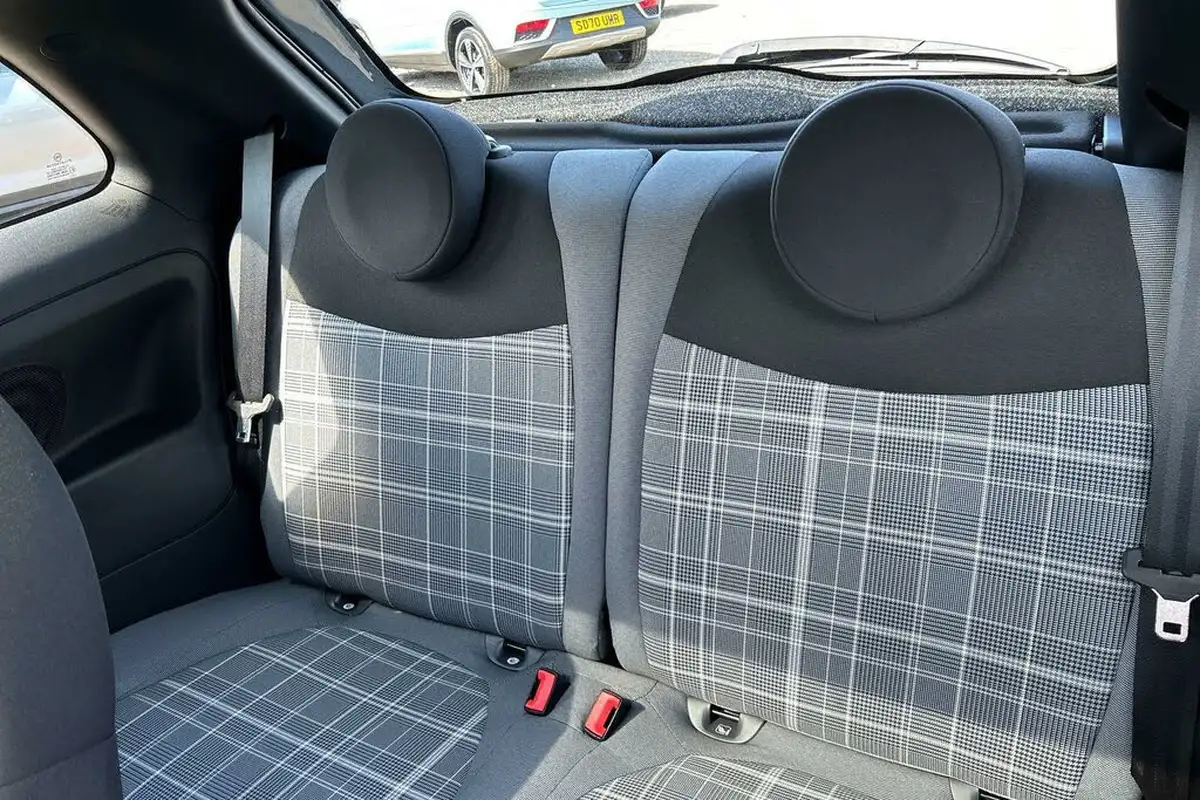 2020-fiat-500-10-lounge-big-11