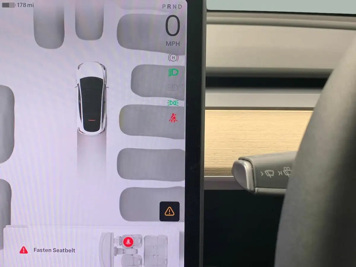 2023-tesla-model-y-e-long-range-big-4