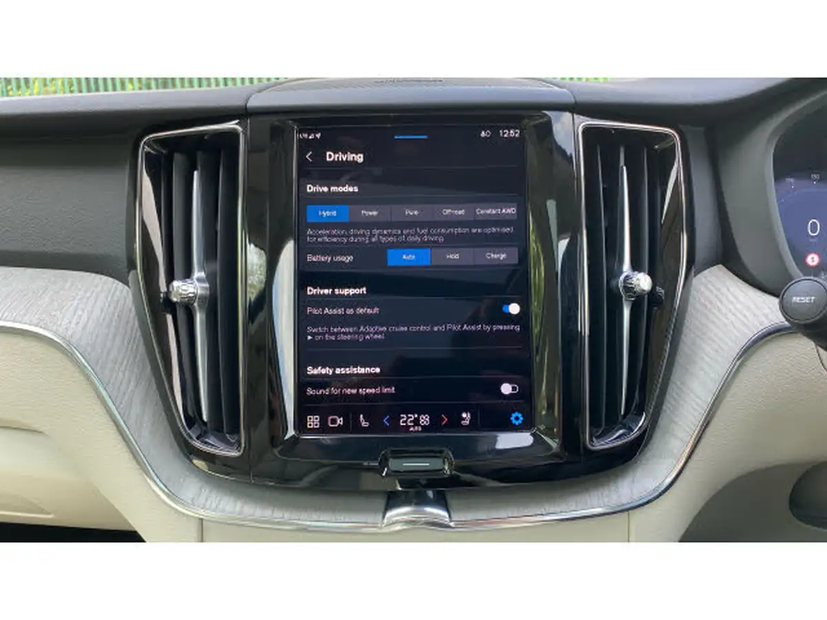 2024-volvo-xc60-20-b5-plus-big-33