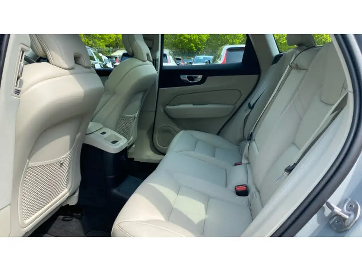 2024-volvo-xc60-20-b5-plus-big-9