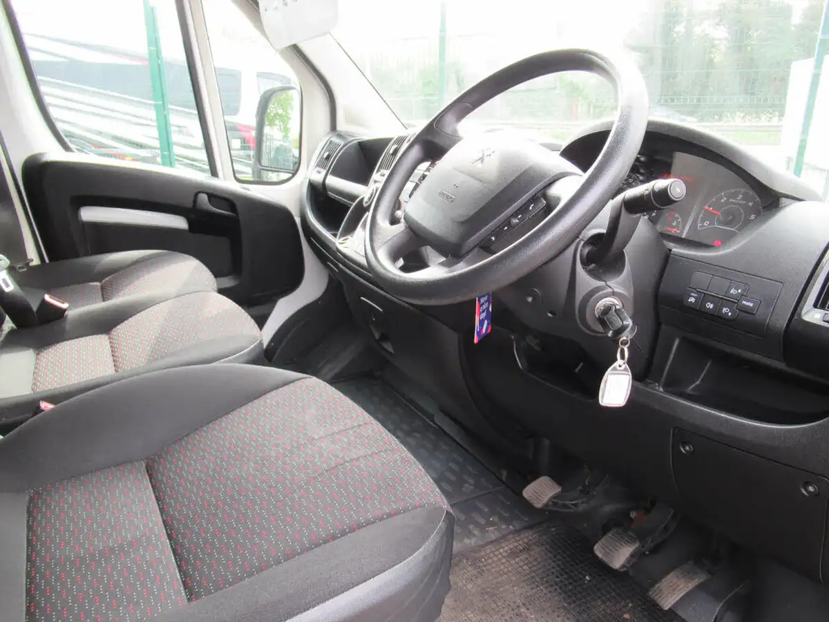 2020-peugeot-boxer-22-bluehdi-professional-335-l3-h2-panel-big-14