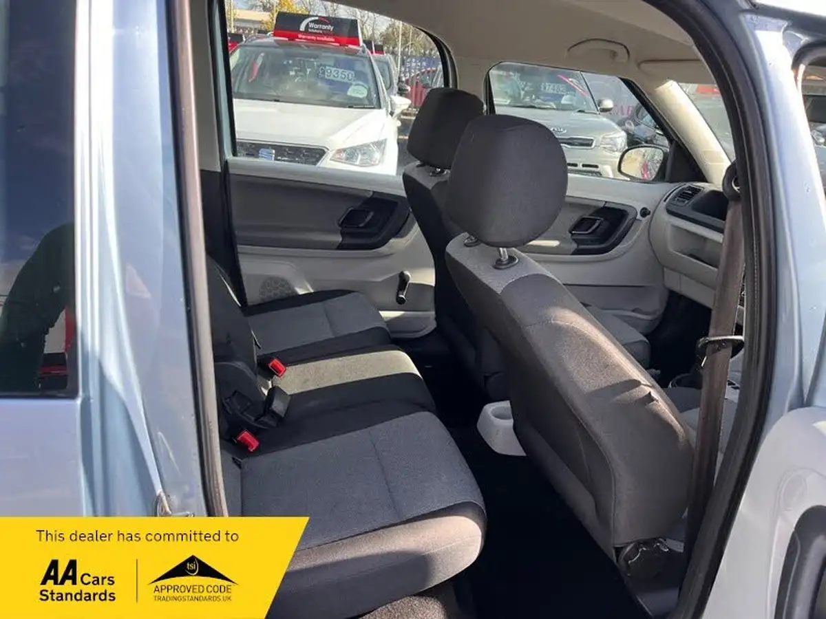 2013-skoda-roomster-12-s-1198cc-big-16