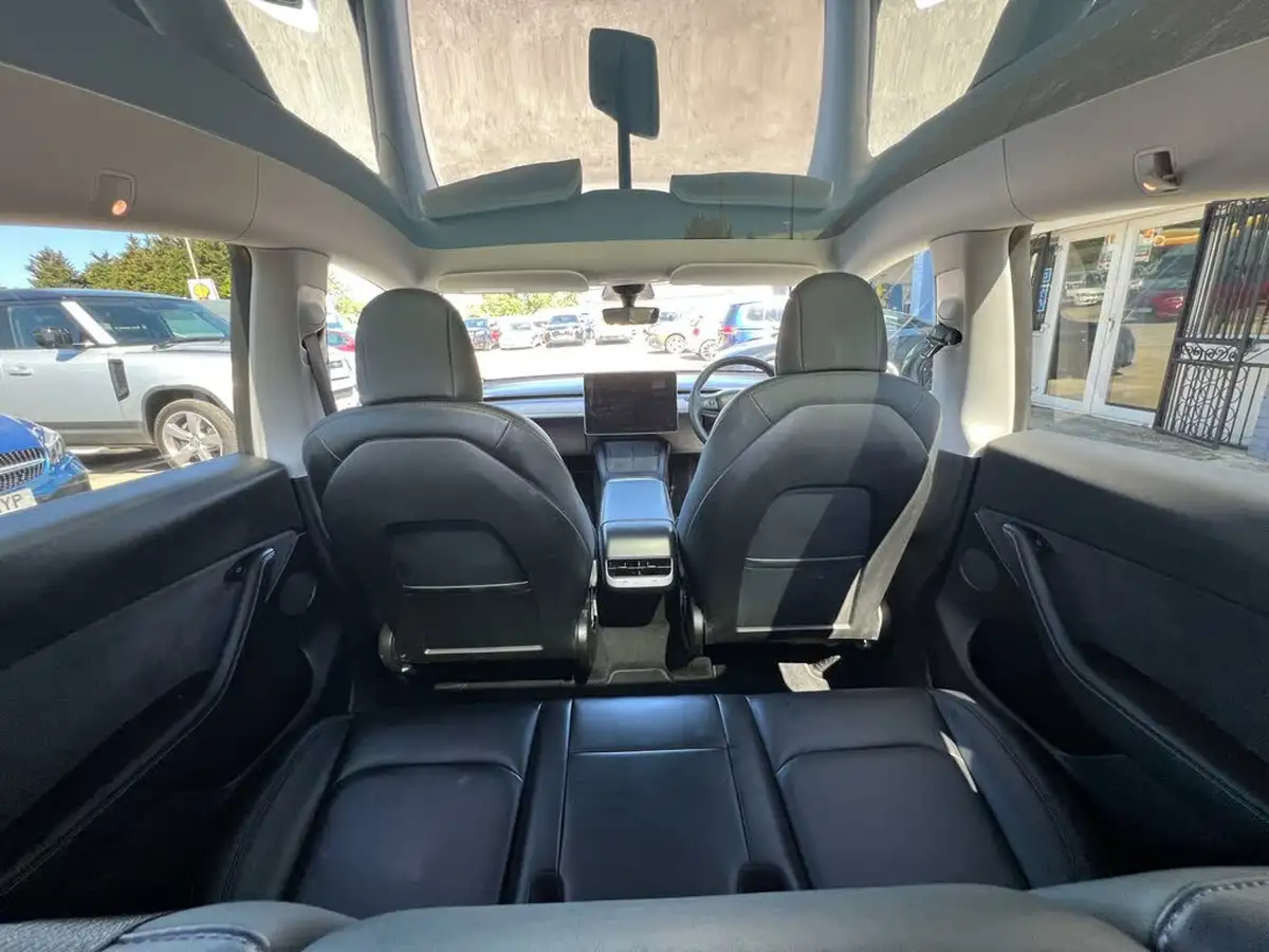 2022-tesla-model-y-e-long-range-big-12