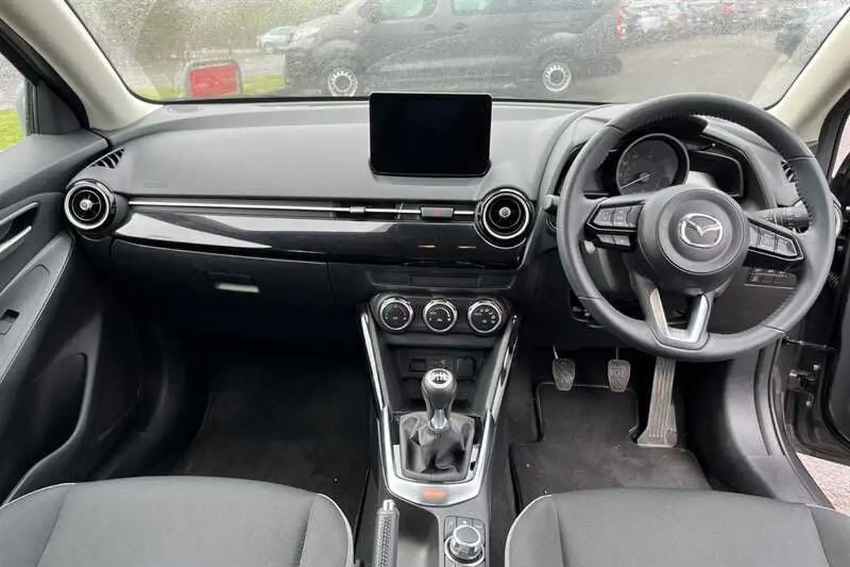 2023-mazda-mazda2-15-e-skyactiv-g-centre-line-big-11